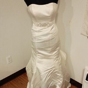 David's Bridal White Strapless Gown